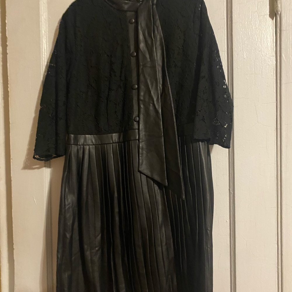 ELOQUII letter lace dress arms just lace buttons in the front  zip in the back